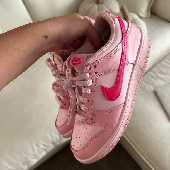 NIKE Dunk Low GS ‘Triple Pink’ - Picture 2 of 4